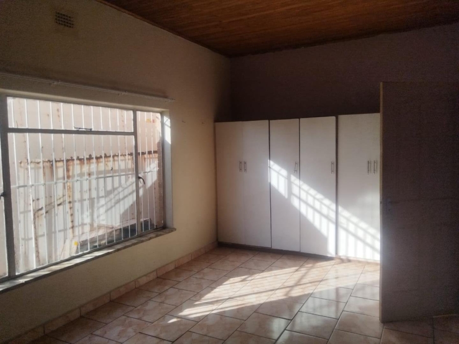 5 Bedroom Property for Sale in Casseldale Gauteng