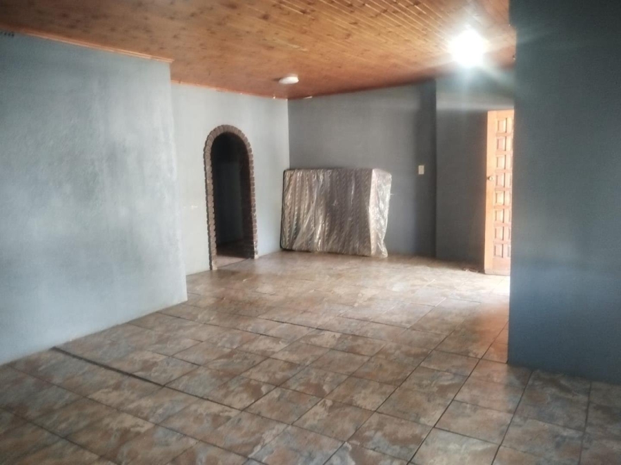 5 Bedroom Property for Sale in Casseldale Gauteng