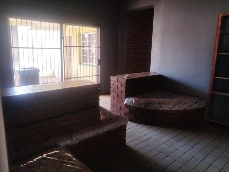 5 Bedroom Property for Sale in Casseldale Gauteng