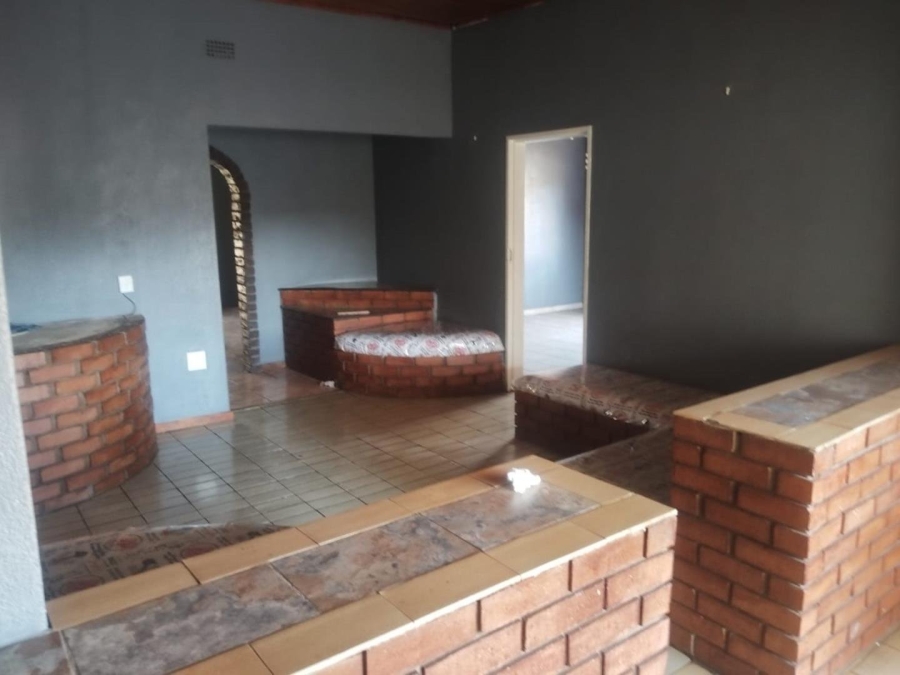 5 Bedroom Property for Sale in Casseldale Gauteng