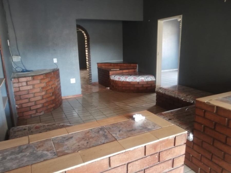 5 Bedroom Property for Sale in Casseldale Gauteng