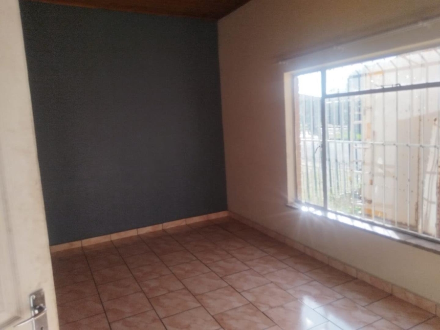 5 Bedroom Property for Sale in Casseldale Gauteng