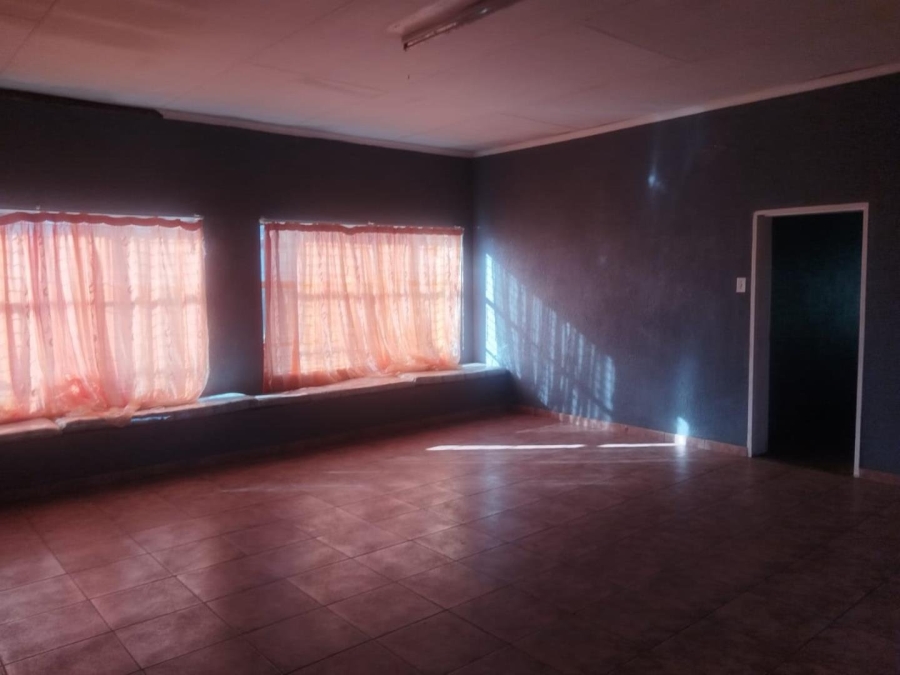 5 Bedroom Property for Sale in Casseldale Gauteng