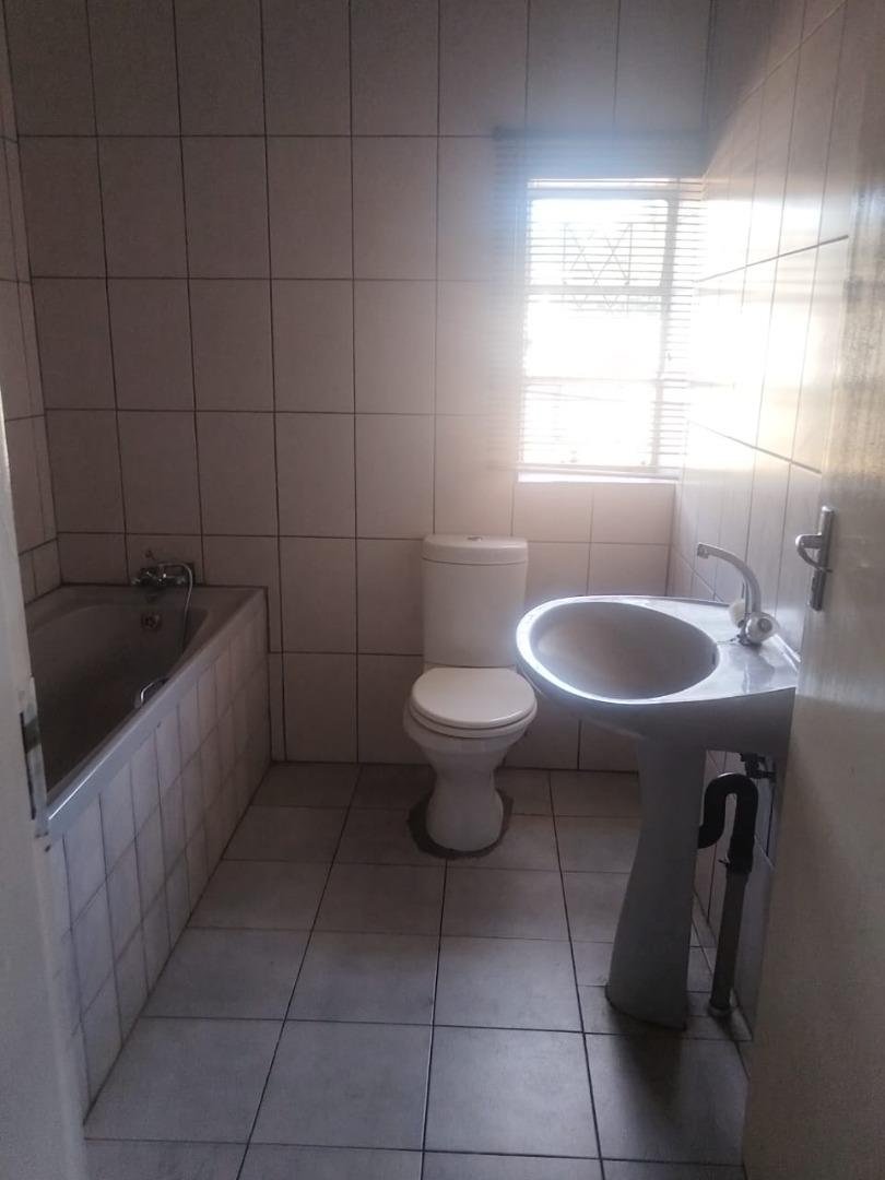 5 Bedroom Property for Sale in Casseldale Gauteng