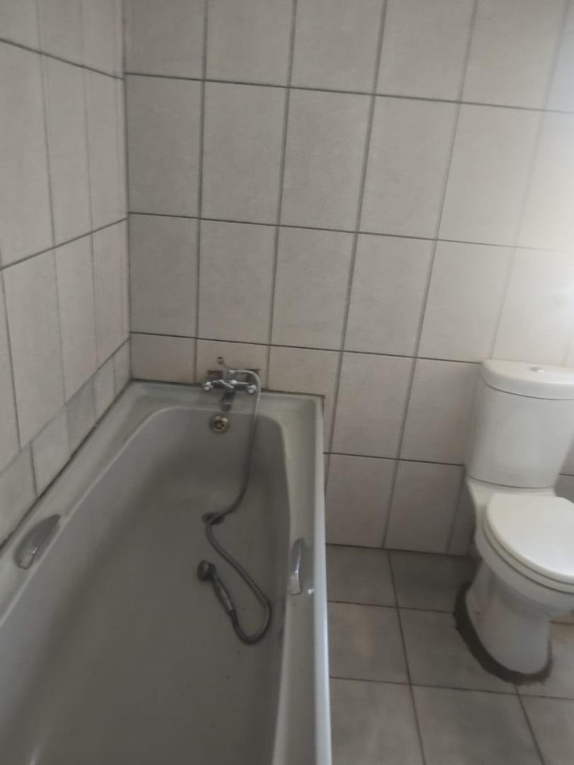 5 Bedroom Property for Sale in Casseldale Gauteng