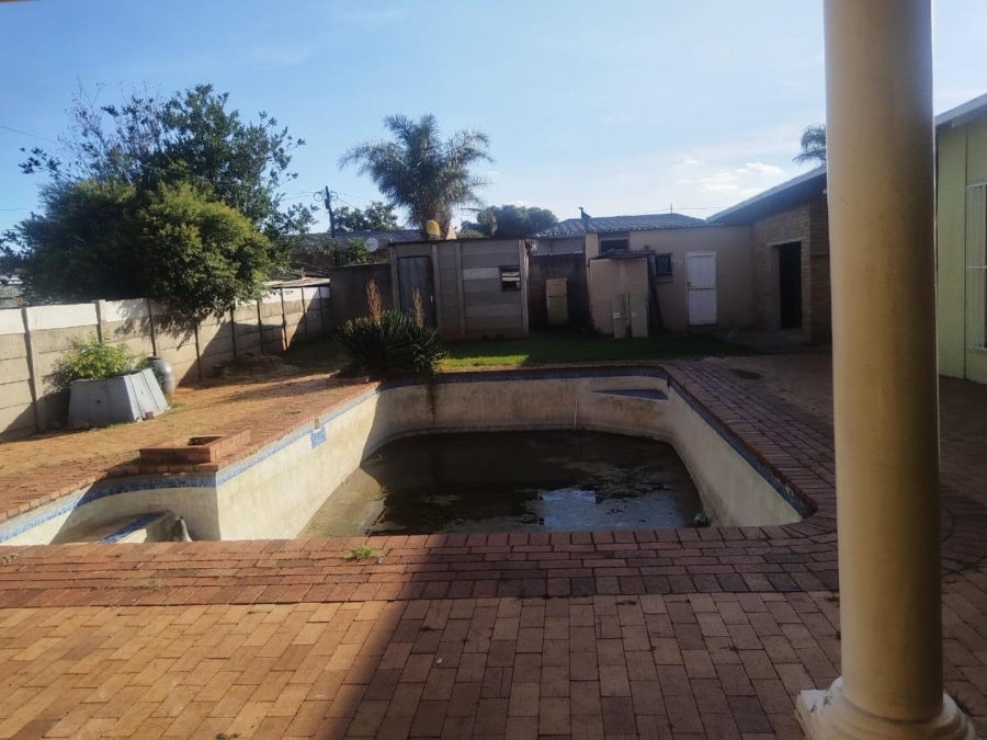 5 Bedroom Property for Sale in Casseldale Gauteng