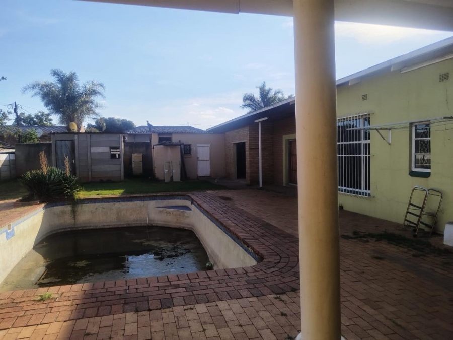 5 Bedroom Property for Sale in Casseldale Gauteng