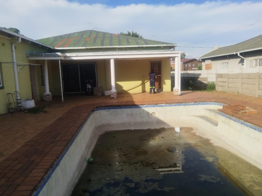 5 Bedroom Property for Sale in Casseldale Gauteng