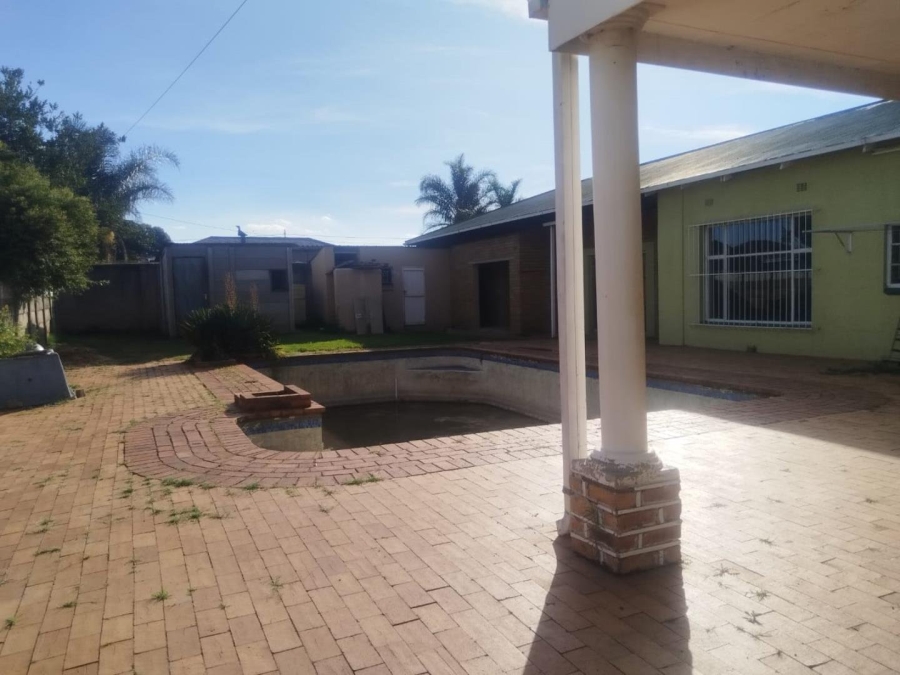 5 Bedroom Property for Sale in Casseldale Gauteng
