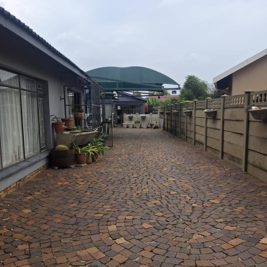 3 Bedroom Property for Sale in Falcon Ridge Gauteng