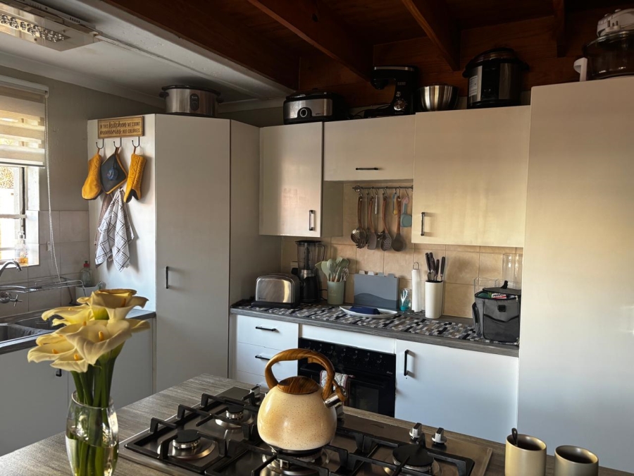  Bedroom Property for Sale in Glen Marais Gauteng