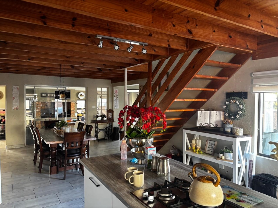  Bedroom Property for Sale in Glen Marais Gauteng