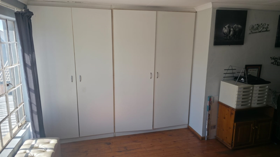  Bedroom Property for Sale in Glen Marais Gauteng