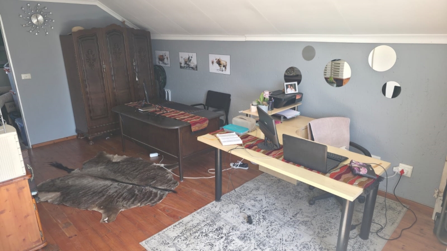  Bedroom Property for Sale in Glen Marais Gauteng