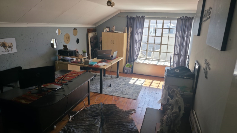  Bedroom Property for Sale in Glen Marais Gauteng