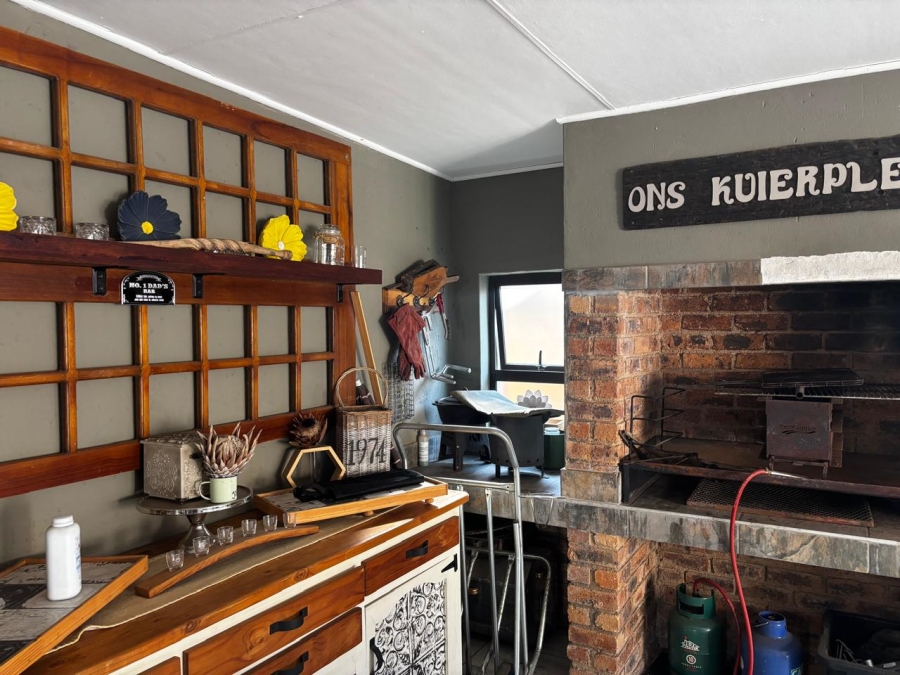  Bedroom Property for Sale in Glen Marais Gauteng
