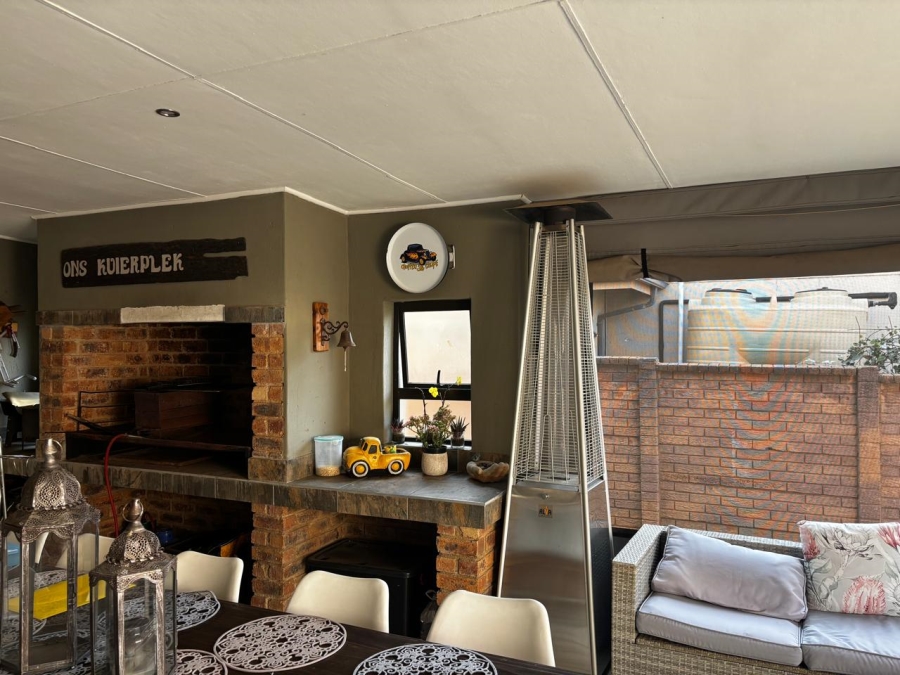  Bedroom Property for Sale in Glen Marais Gauteng