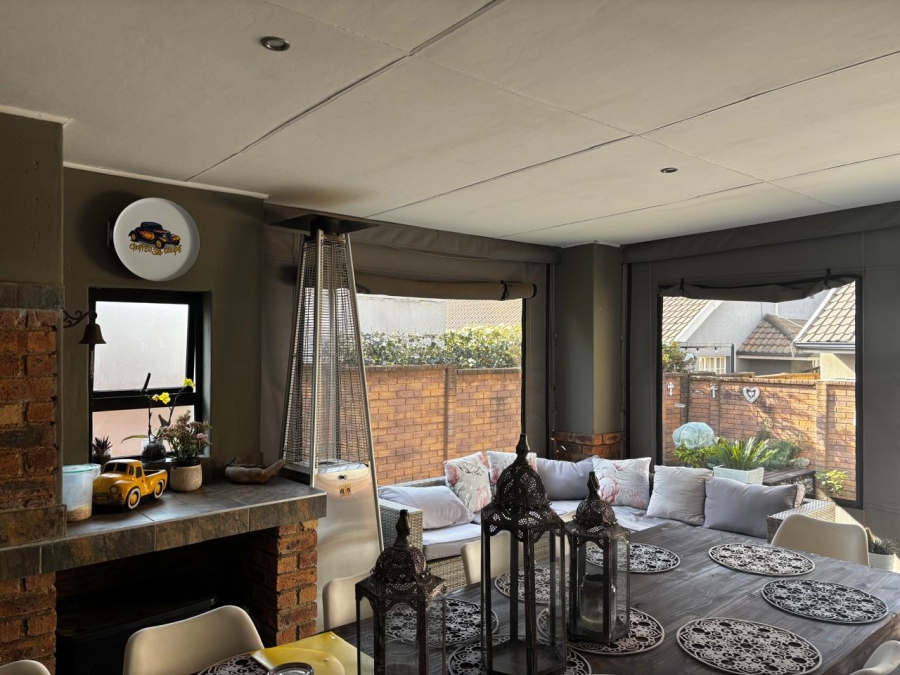  Bedroom Property for Sale in Glen Marais Gauteng