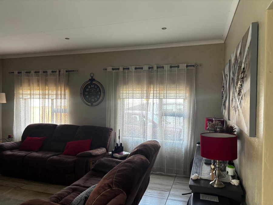  Bedroom Property for Sale in Glen Marais Gauteng