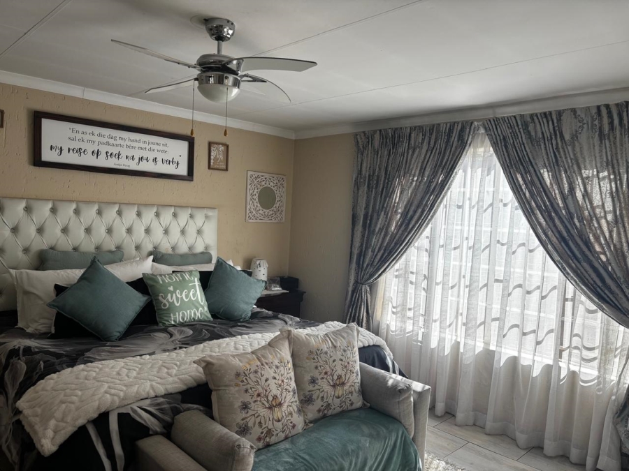  Bedroom Property for Sale in Glen Marais Gauteng