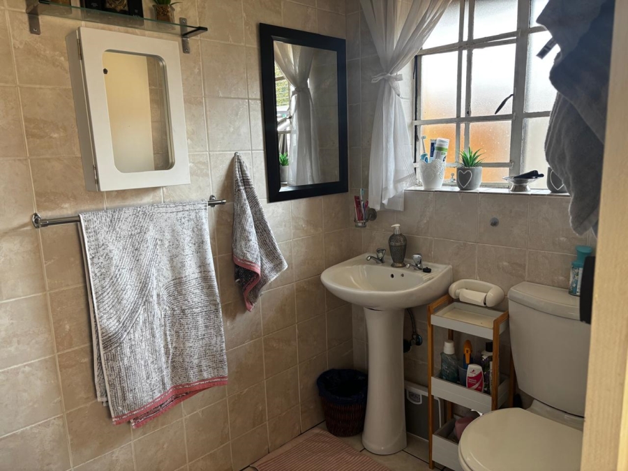  Bedroom Property for Sale in Glen Marais Gauteng