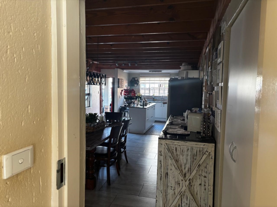  Bedroom Property for Sale in Glen Marais Gauteng