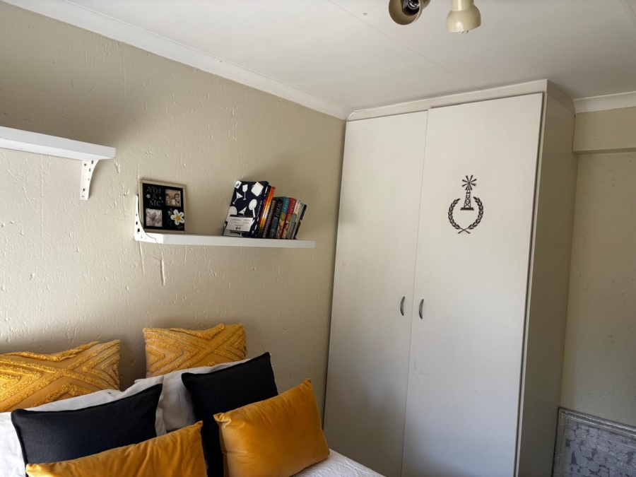  Bedroom Property for Sale in Glen Marais Gauteng