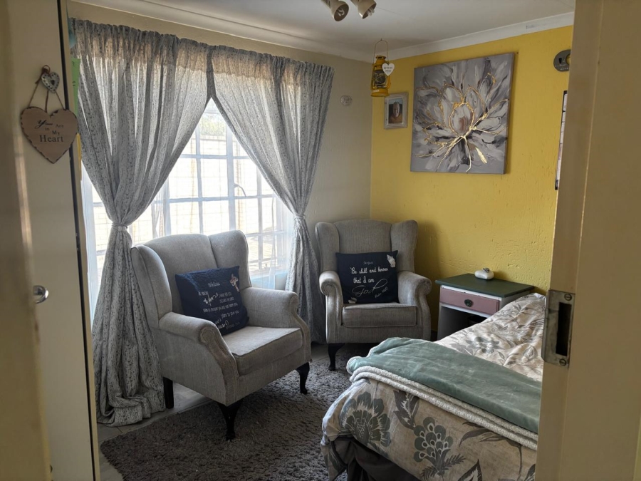  Bedroom Property for Sale in Glen Marais Gauteng