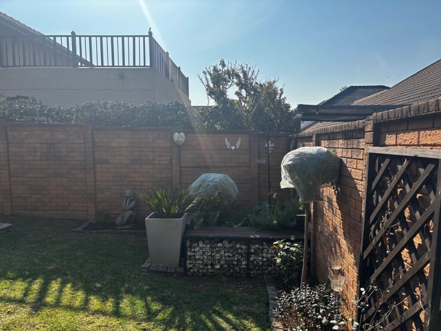  Bedroom Property for Sale in Glen Marais Gauteng