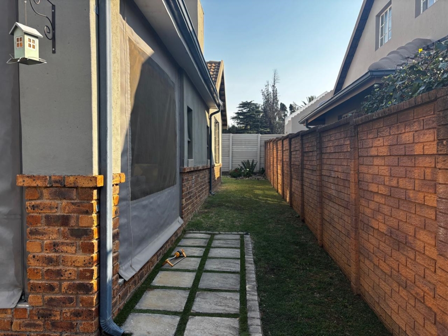  Bedroom Property for Sale in Glen Marais Gauteng