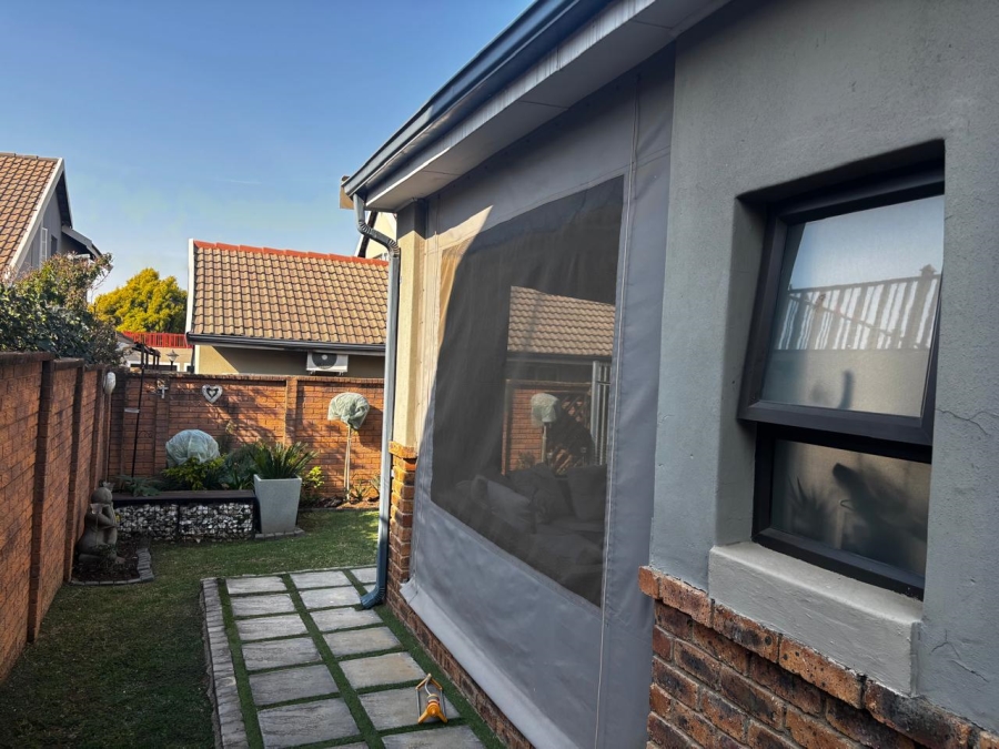  Bedroom Property for Sale in Glen Marais Gauteng