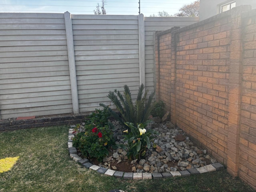  Bedroom Property for Sale in Glen Marais Gauteng