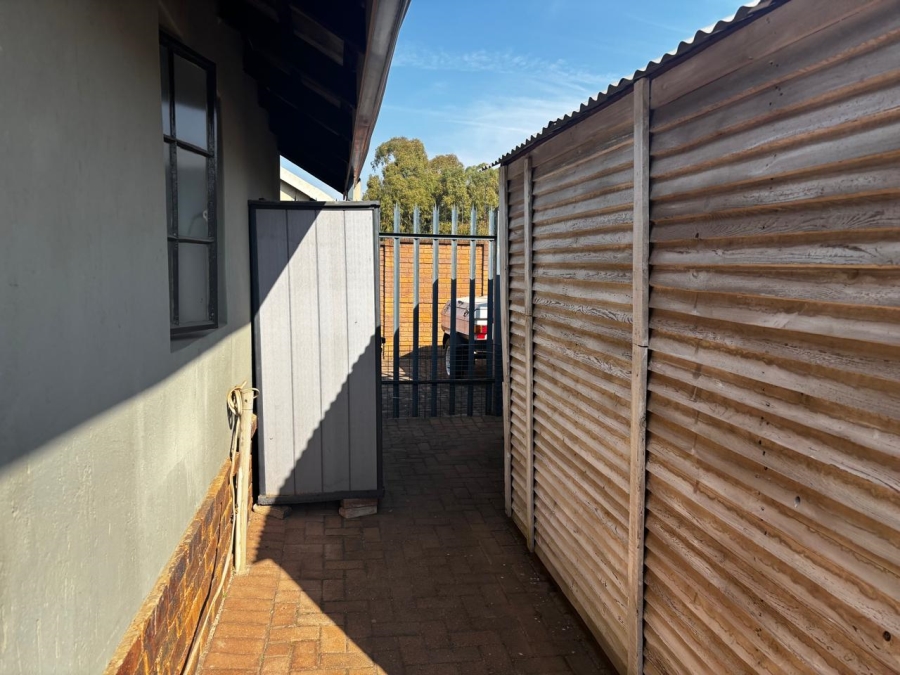  Bedroom Property for Sale in Glen Marais Gauteng