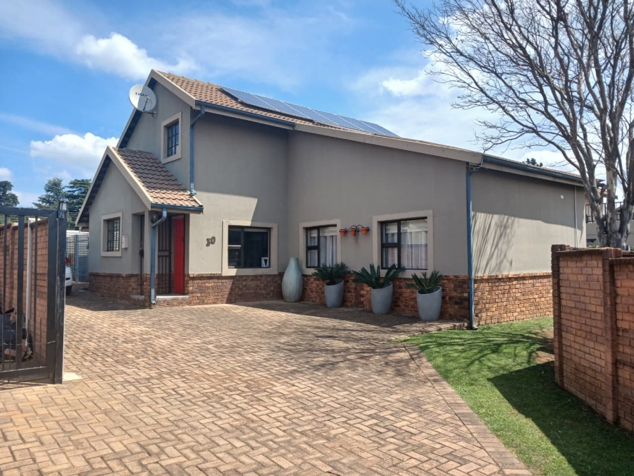 4 Bedroom Property for Sale in Glen Marais Gauteng
