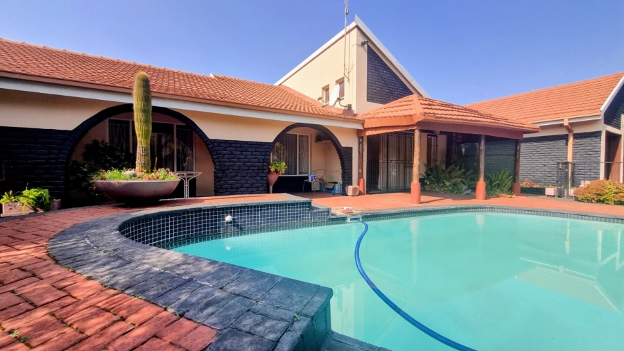 4 Bedroom Property for Sale in Golf Park Gauteng