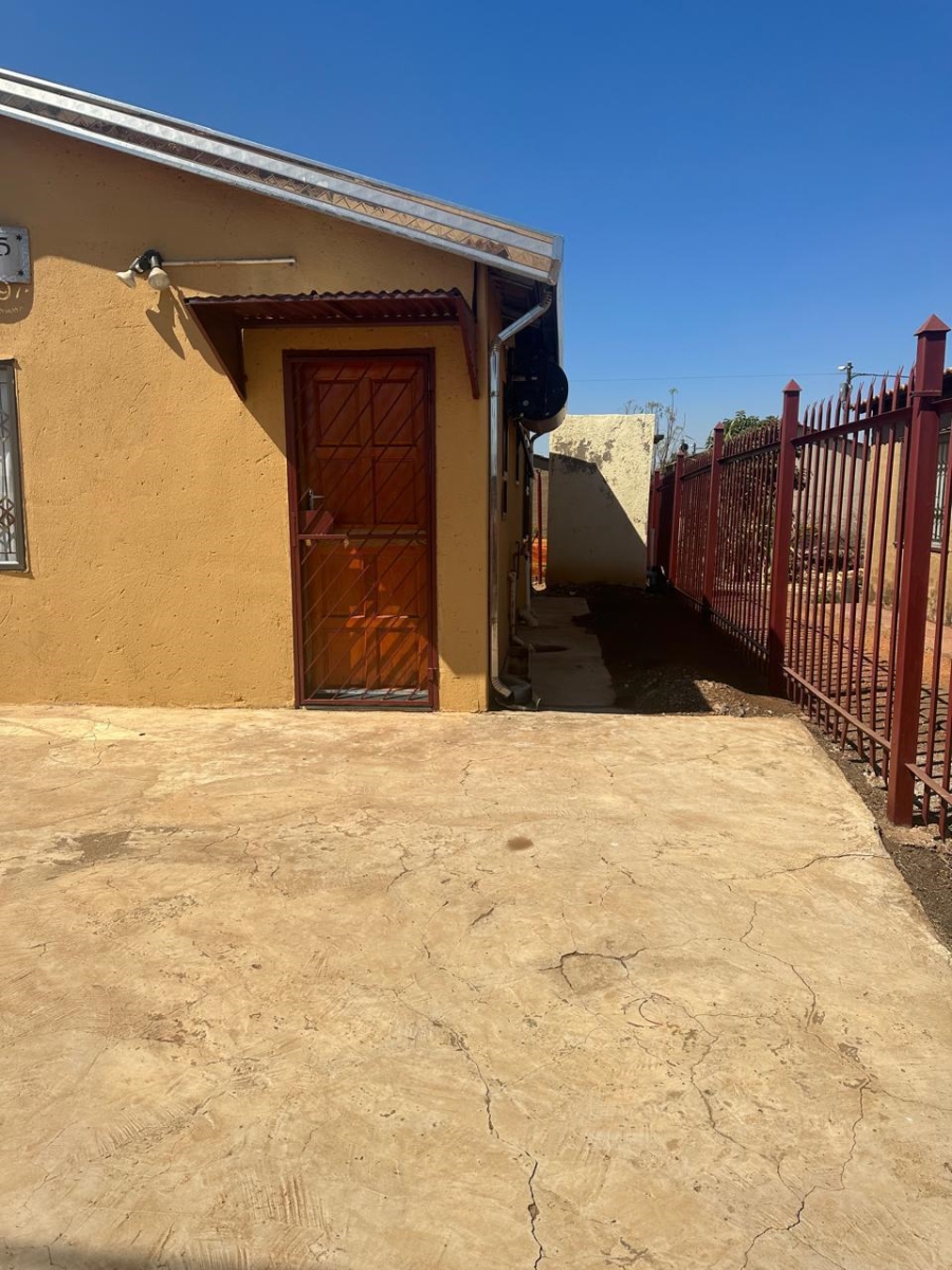 2 Bedroom Property for Sale in Phomolong Gauteng