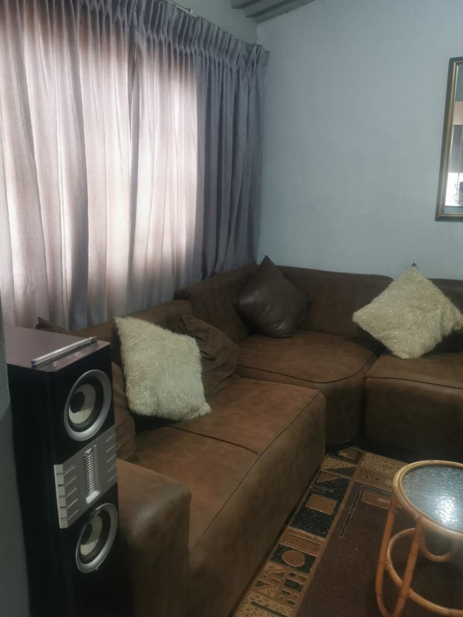 2 Bedroom Property for Sale in Esangweni Gauteng