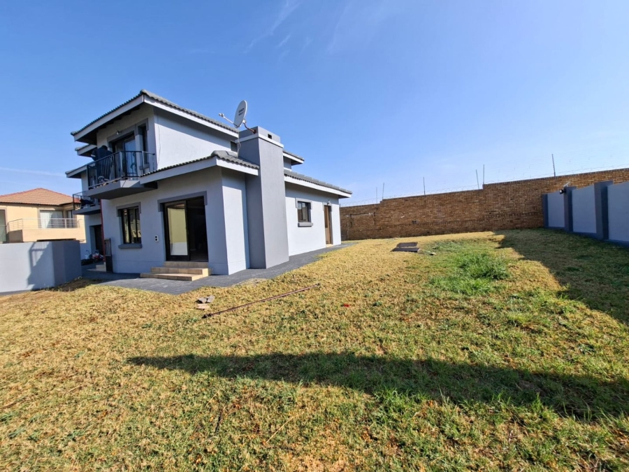 To Let 3 Bedroom Property for Rent in Thatchfield Estate Gauteng