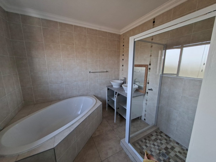 To Let 3 Bedroom Property for Rent in Thatchfield Estate Gauteng