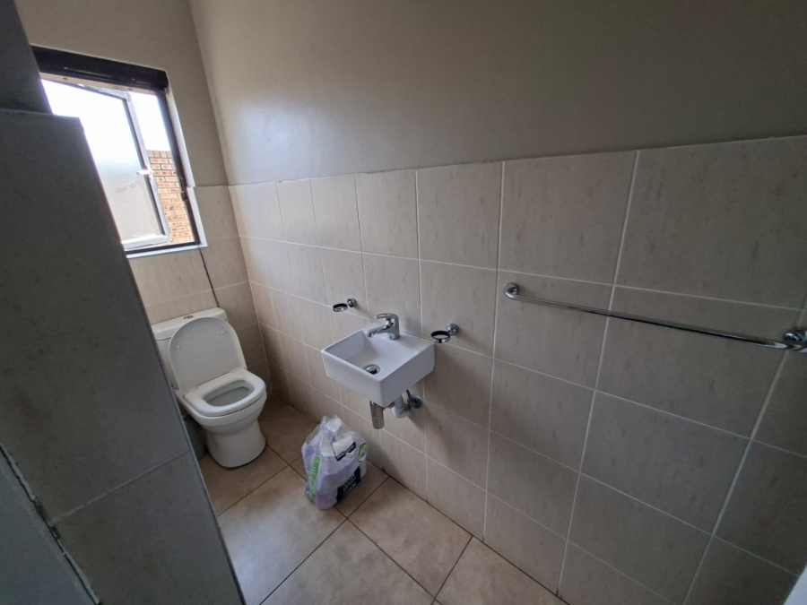 To Let 3 Bedroom Property for Rent in Thatchfield Estate Gauteng