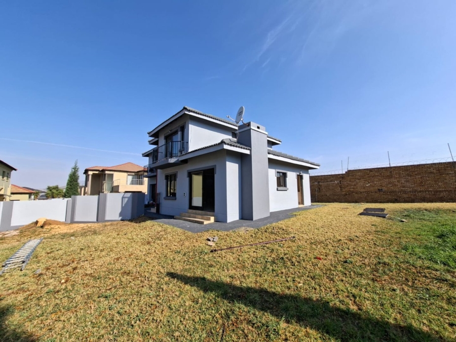To Let 3 Bedroom Property for Rent in Thatchfield Estate Gauteng