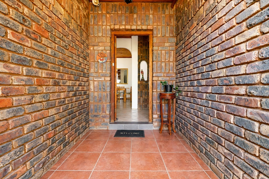 5 Bedroom Property for Sale in Wierda Park Gauteng