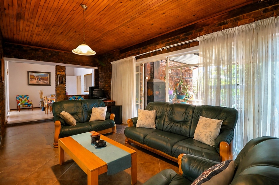 5 Bedroom Property for Sale in Wierda Park Gauteng