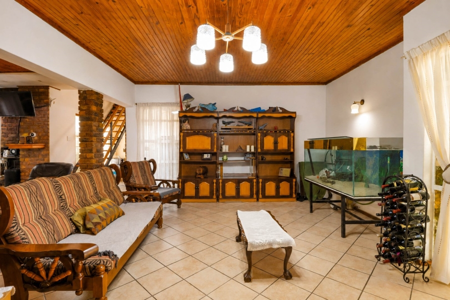 5 Bedroom Property for Sale in Wierda Park Gauteng
