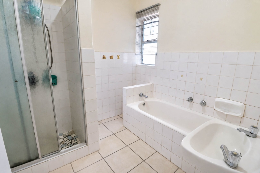 5 Bedroom Property for Sale in Wierda Park Gauteng