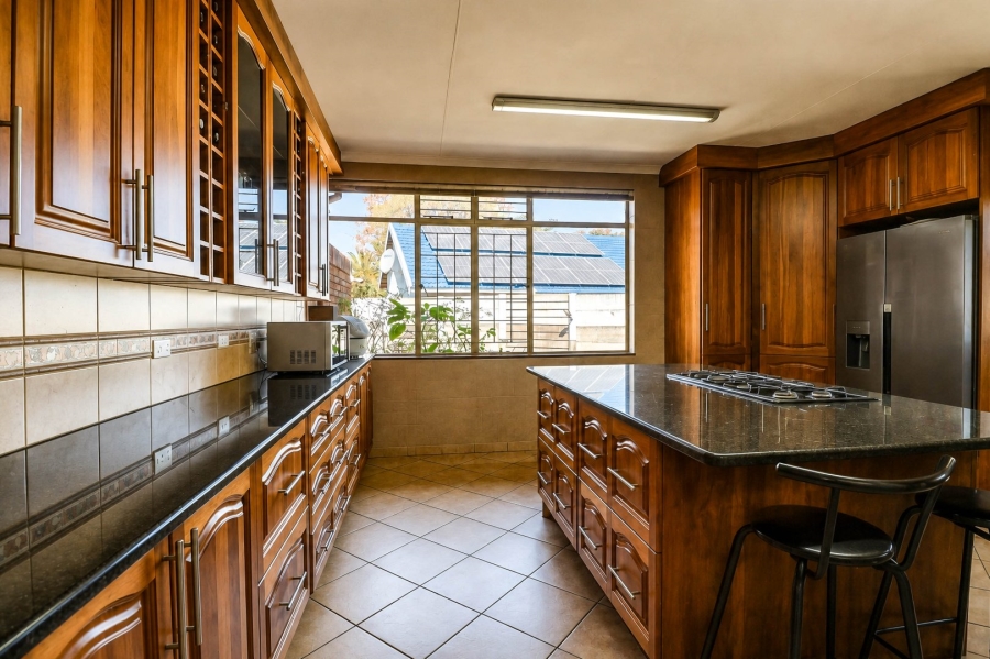 5 Bedroom Property for Sale in Wierda Park Gauteng