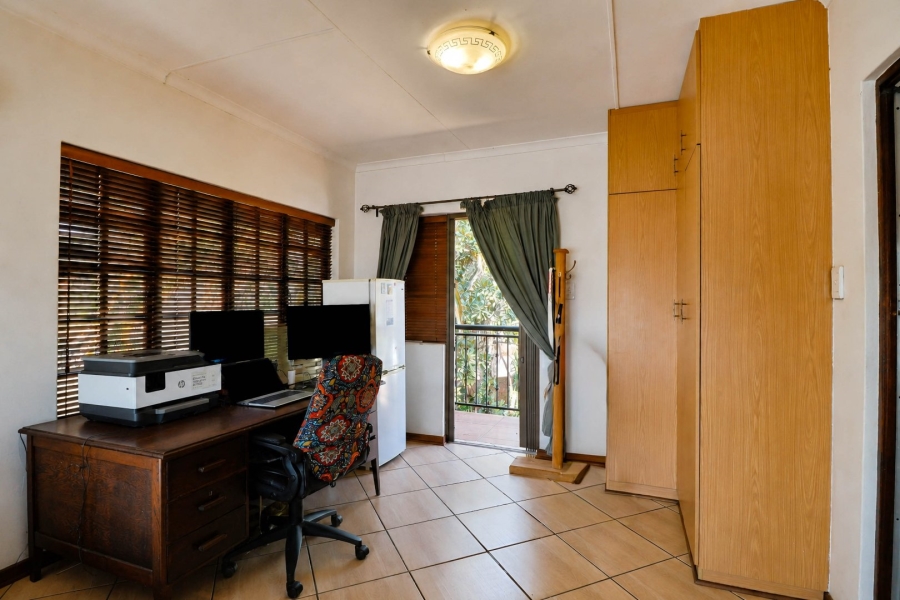 5 Bedroom Property for Sale in Wierda Park Gauteng