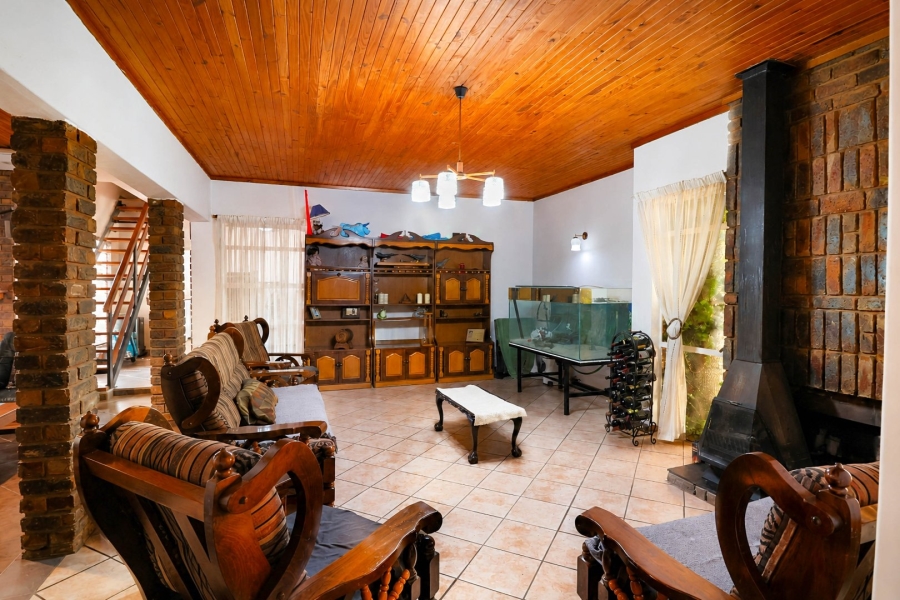 5 Bedroom Property for Sale in Wierda Park Gauteng