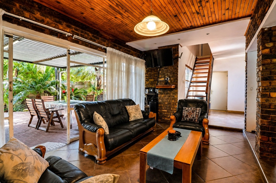 5 Bedroom Property for Sale in Wierda Park Gauteng