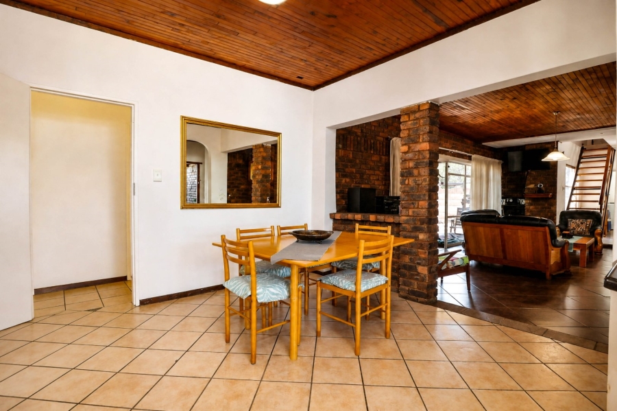 5 Bedroom Property for Sale in Wierda Park Gauteng